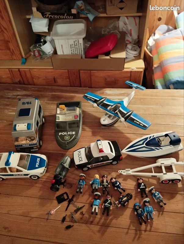 Gros Lot Playmobil Police – Personnages Et Véhicules (Hélicoptères) – Occasion