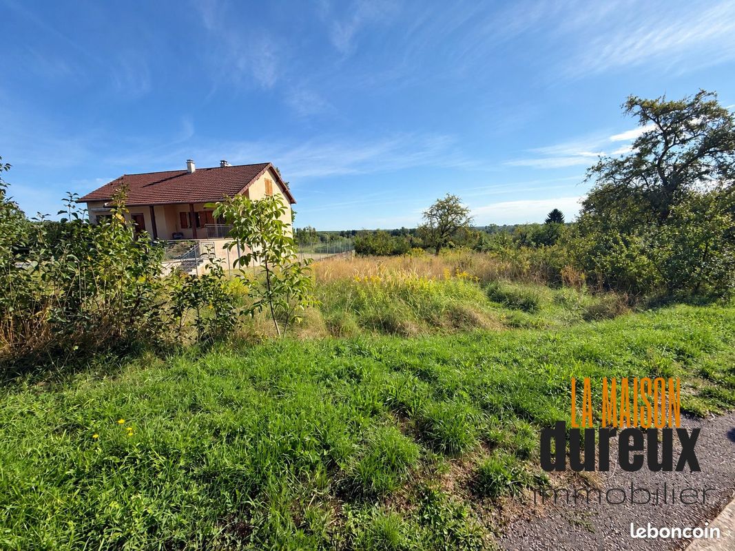 Terrain 1568 m² · à Gray · 1 568 m² · 30 000 €