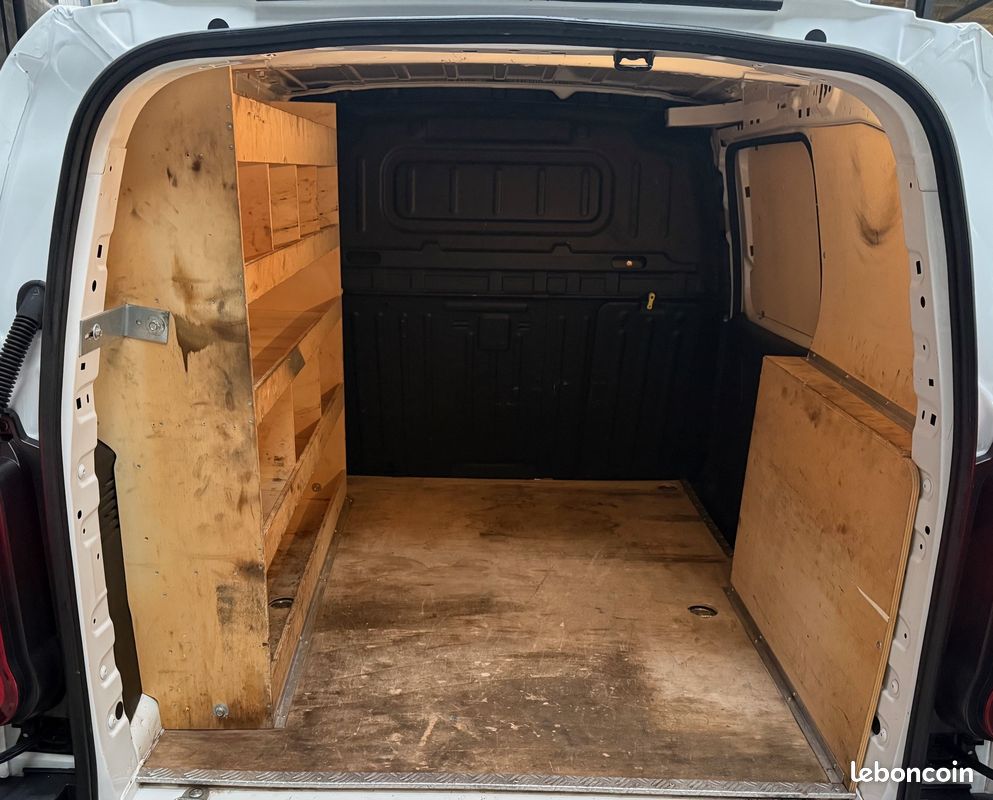 Berlingo 3 places hdi club 68.502 km (GALERIE/ATTELAGE/ETAGERES/CAMERA/RADARS/ETC) 13.325 ht (15.990 ttc) (image 3)
