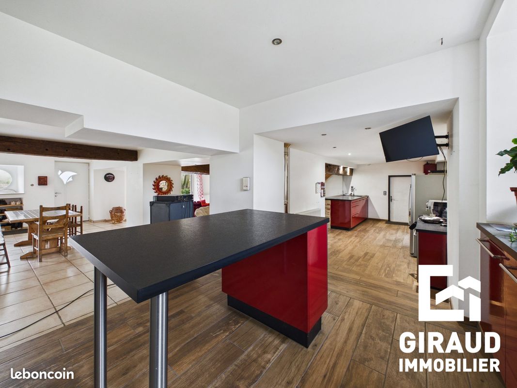 Maison 6 pièces 247 m² · à Terval · 247 m² · 208 000 €