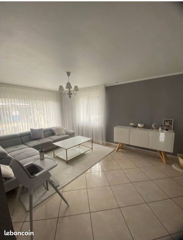 Appartement 4 pièces 90 m² · à Oyonnax · 90 m² · 900 €/mois