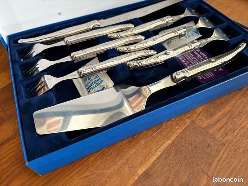 Ménagère - LAGUIOLE - 4 coffrets de 12 couteaux et 12 fourchettes - 1