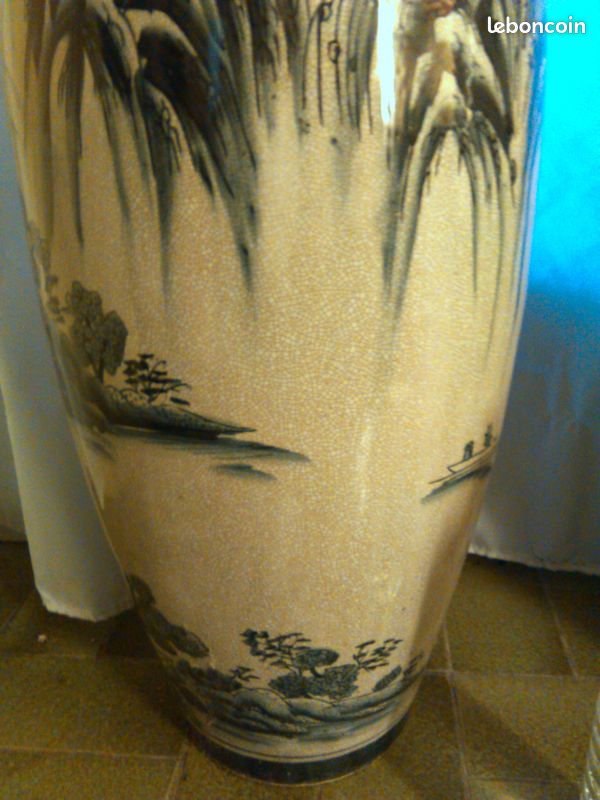 Paire de vases potiches asiatiques motifs bleu-gris sur porcelaine craquelée fond gris clair (image 5)