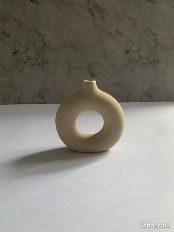 Vase (image 1)
