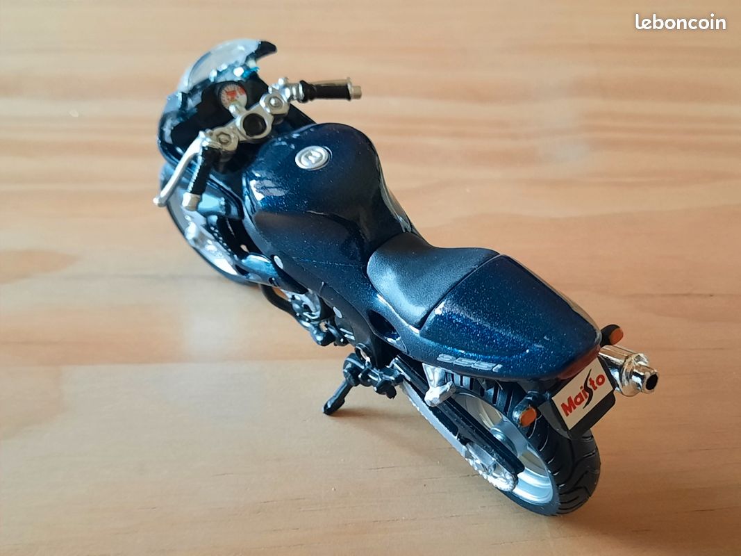Collection exclusive de 2 motos triumph - 1/18 (image 12)