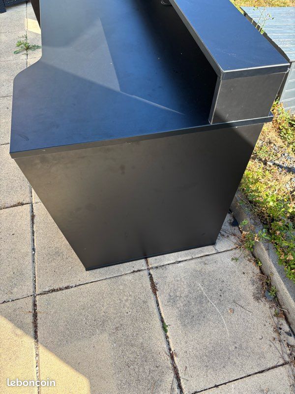 Bureau (image 2)