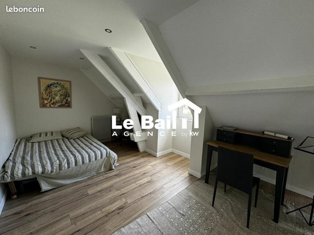 https://img.leboncoin.fr/api/v1/lbcpb1/images/8f/43/3c/8f433c19f3624955d8e7a0cad7db22099de1ce54.jpg?rule=ad-image