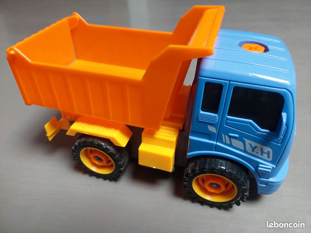 Camion avec outils (image 3)
