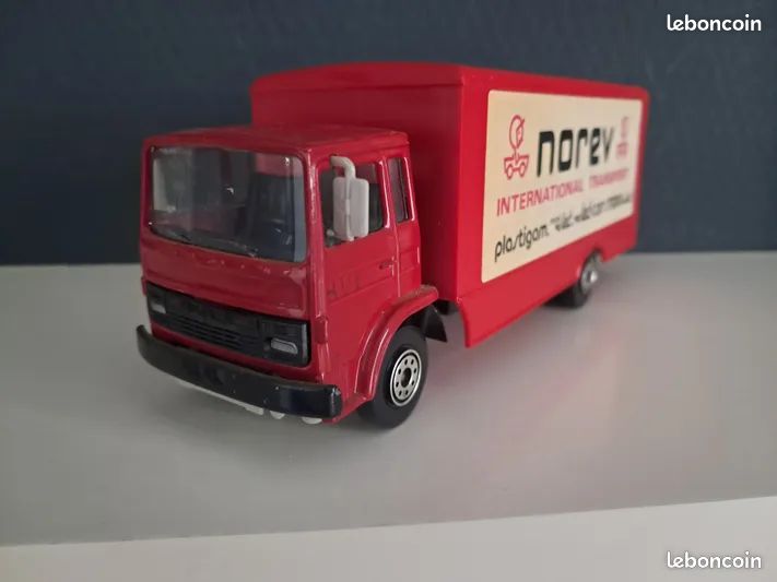 Norev 1/43 Scale 4/74/01 - Saviem Transport de Chevaux - Green - Toy Essential Shop