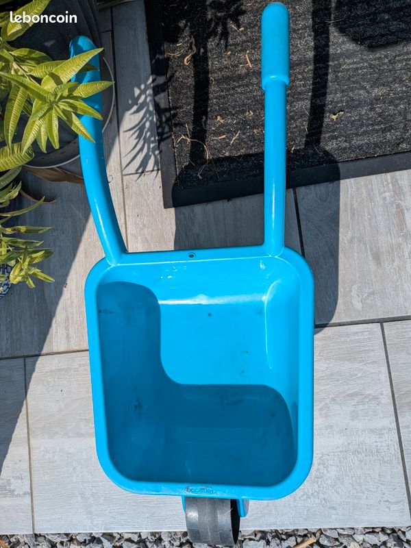 ECOIFFIER BROUETTE VIDE (2 COULEURS ASSORTIES) 66 CM 4541 E4541 ECOIFFIER BROUETTE VIDE (2 COULEURS ASSORTIES) 66 CM 4541 E4541