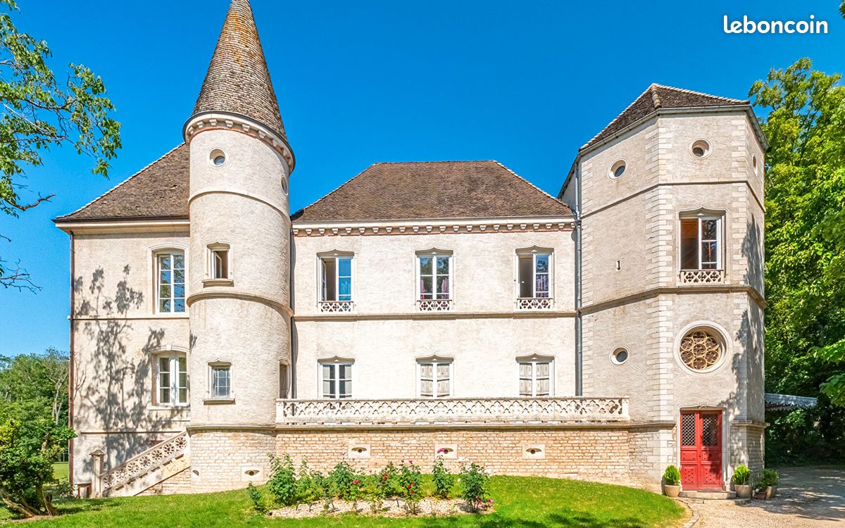 Maison 22 pièces 700 m² · à Boyer · 700 m² · 1 700 000 €