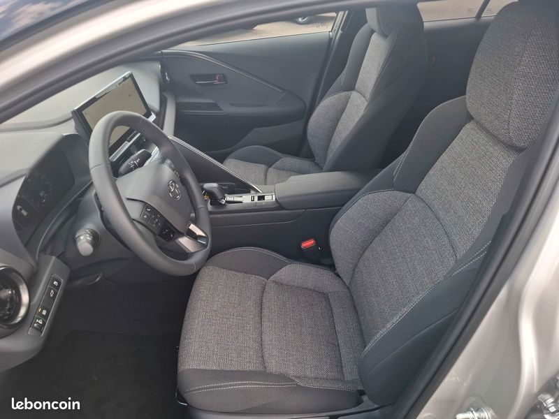 Toyota C-HR HYBRIDE 140 GRAPHIC MY26 GR (image 19)