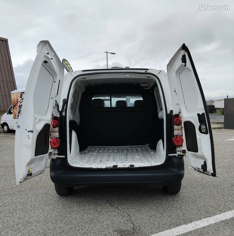 ✴️A SAISIR✴️ PEUGEOTPARTNER 1.6 HDI 100 CH 1ere MAIN TVA RÉCUPÉRABLE propre intérieure PROPRE INTÉRIEUR COMME EXTÉRIEUR 🔸️DISTRIBUTION NEUVE 🔸️ (image 4)