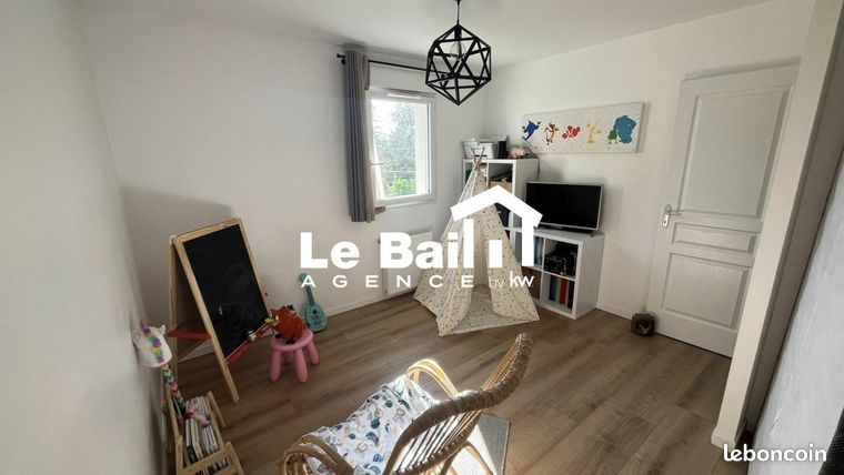 https://img.leboncoin.fr/api/v1/lbcpb1/images/8f/47/57/8f4757a4088f5a1206f7c13755daaa909532f23f.jpg?rule=ad-image