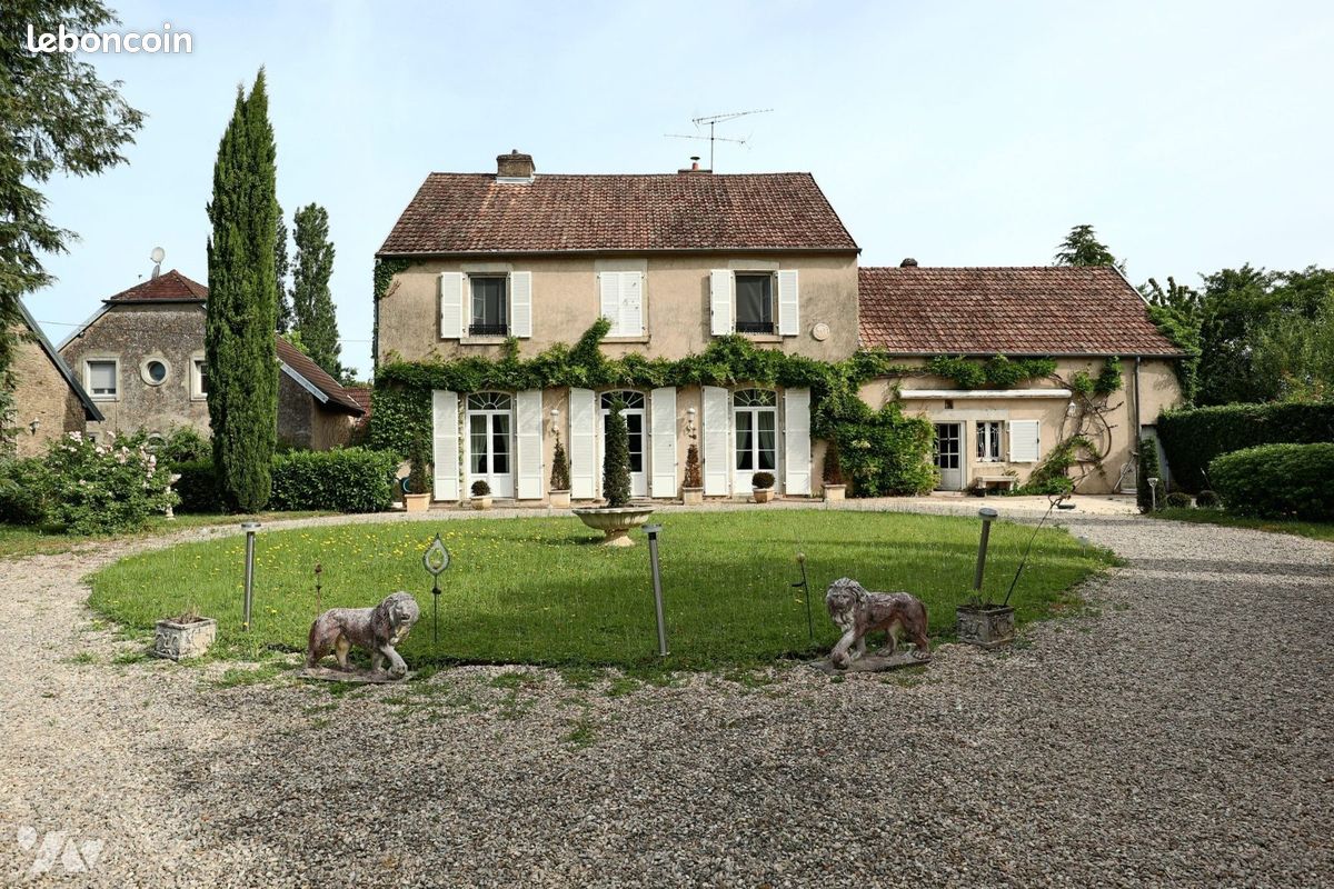 Maison 14 pièces 416 m² · à Marnay · 416 m² · 758 000 €