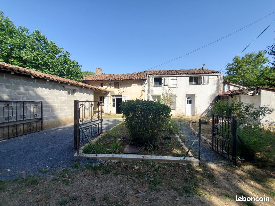 Maison 3 pièces 114 m² · à Nanteuil-en-Vallée · 114 m² · 45 500 €