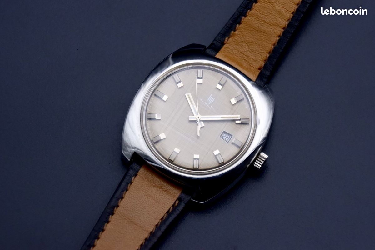 Boitier avec cadran et bracelet d'origine LIP électronic. NEW OLD STOCK - Montres & Bijoux