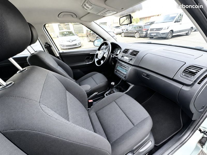 Skoda FABIA 1.2 TSI 105CH ELEGANCE2 DSG7 / 1ÈRE MAIN / REGULATEUR DE VITESSE / RADAR DE RECU (image 9)