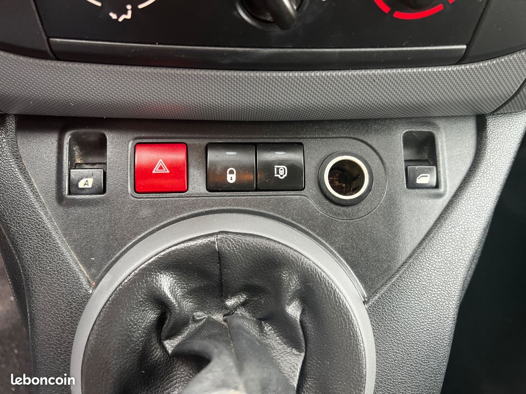 Citroen berlingo vu cabine approfondie 1.6 bluehdi 99 ch xl l2 confort / distribution faite (image 29)