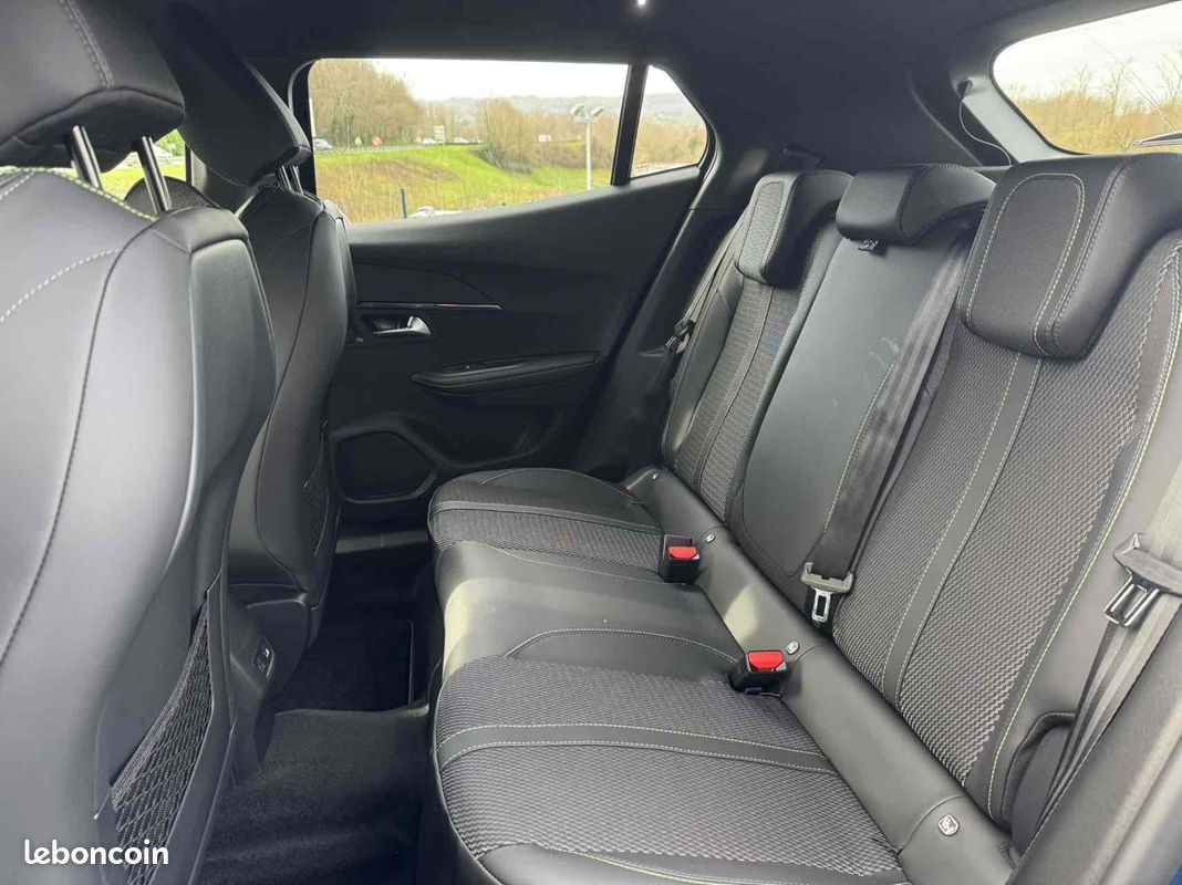 Peugeot 2008 1.2 HYBRID 145CH GT E-DCS6 (image 11)