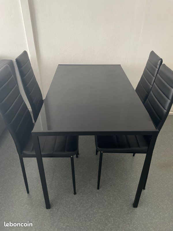 Table en verre trempé et 4 chaises (image 1)