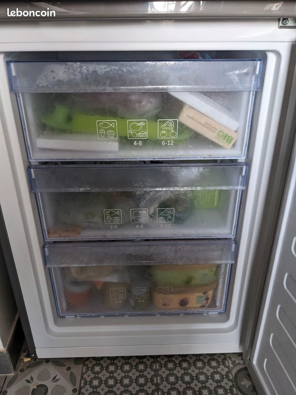Frigo combiné congélateur Beko 2 ans Bon état (image 5)