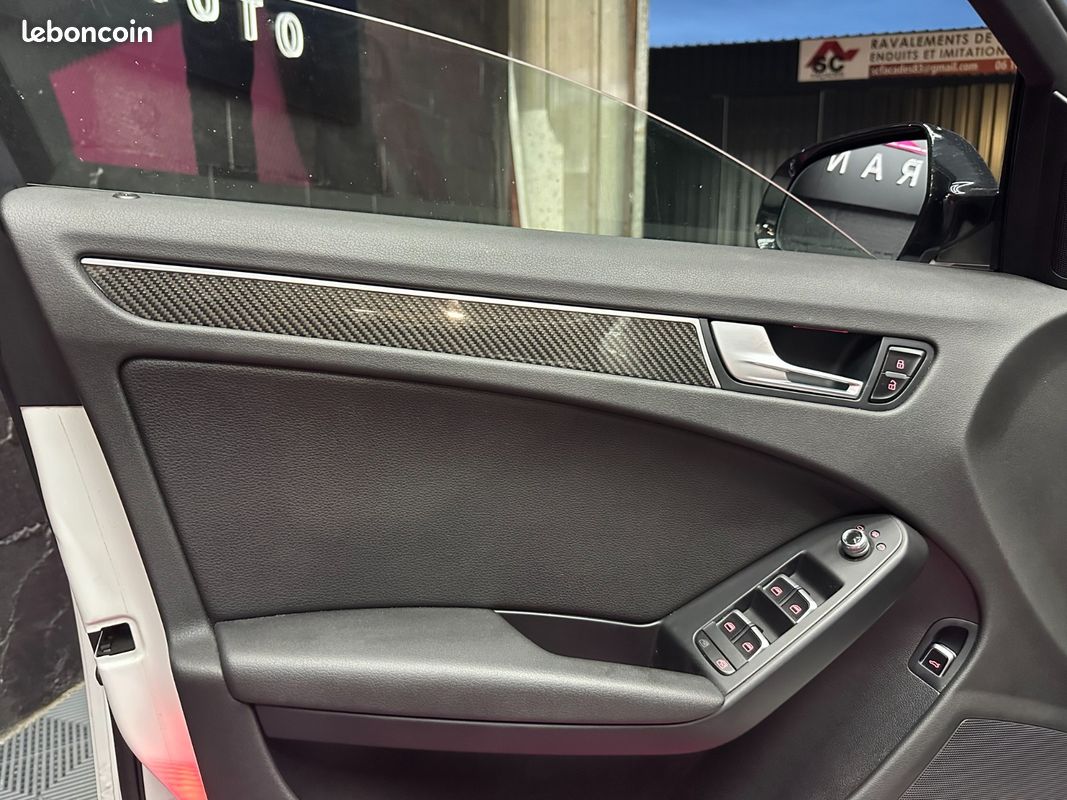 AUDI RS4 AVANT V8 4.2 FSI 450 Quattro S Tronic 7 / PACK CARBONE INTÉRIEUR / VOLANT MÉPLAT / SIÈGES ÉLECTRIQUES (image 30)