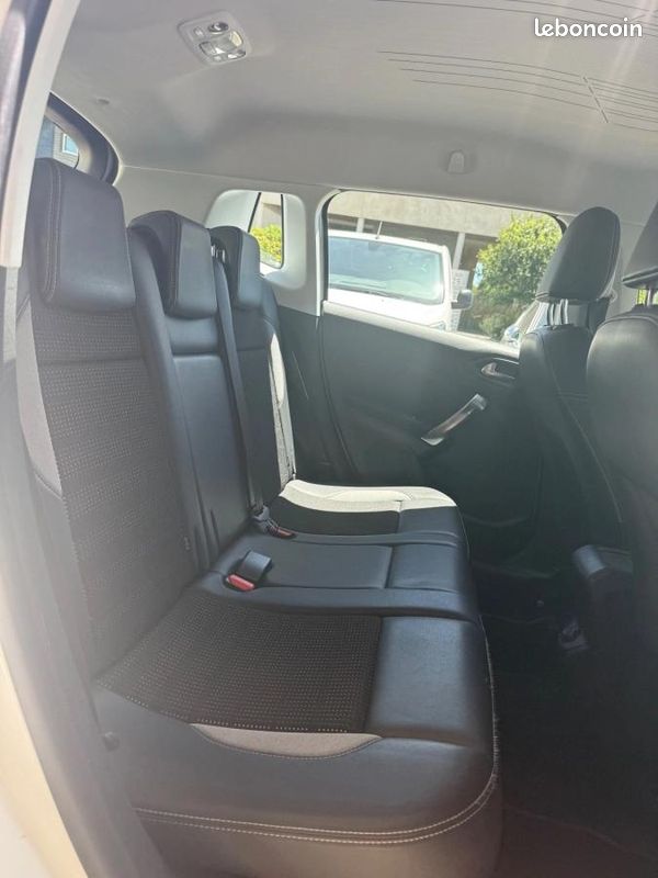 Peugeot 2008 1.6 VTI 120 CH ALLURE (image 18)