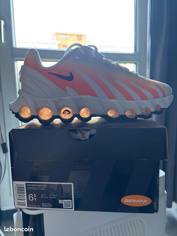 Nike Air Max DN8 (GS) neuves T.39 (image 1)
