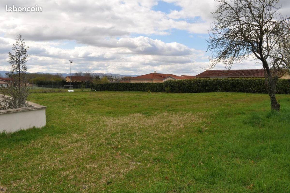 Terrain 1 087 m² Montmerle Sur Saone · à Montmerle-sur-Saône · 180 000 €