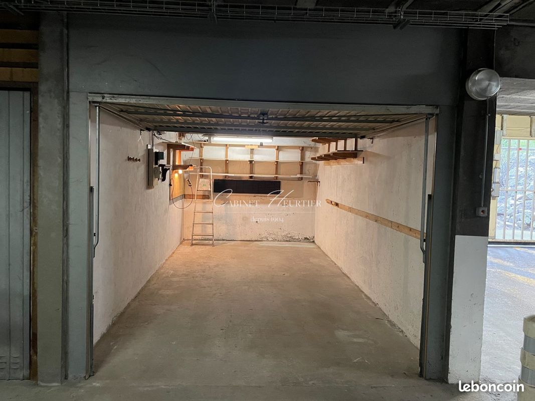 Parking 13 m² · à Grenoble · 13 m² · 90 €/mois