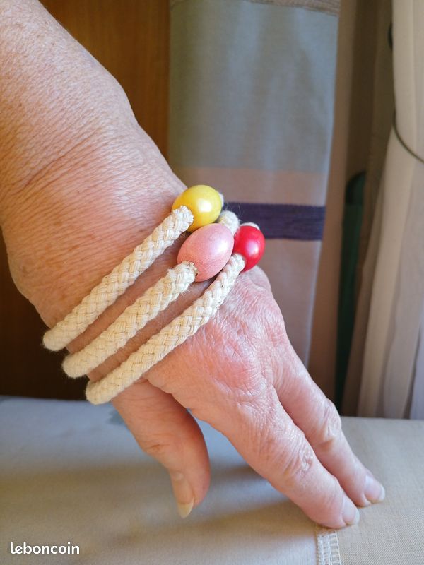 Lot de 3 bracelets de corde avec perle en bois (image 7)