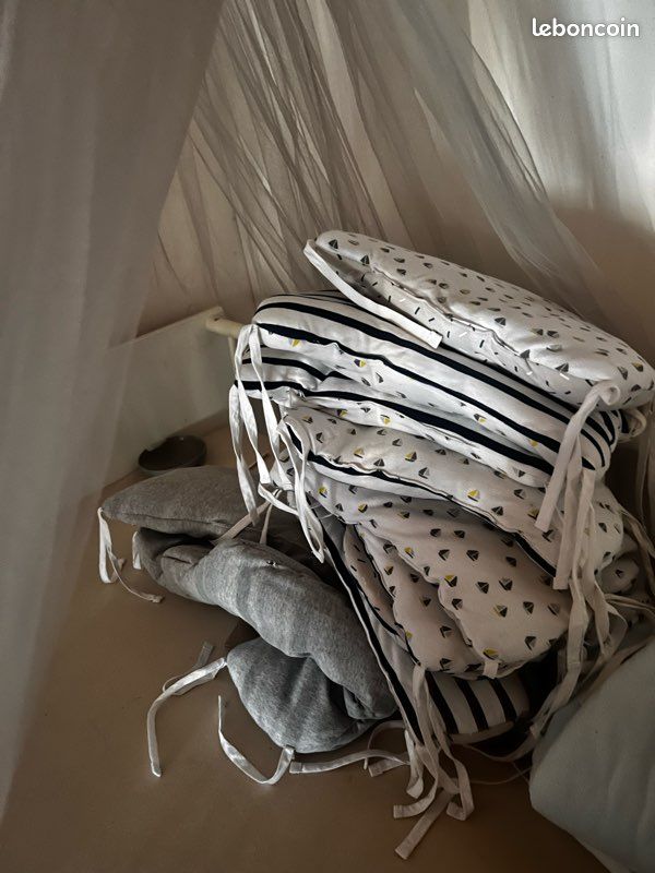 Vêtement, tour de lit bébé (image 1)