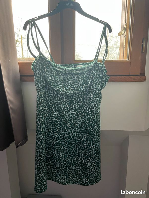 Robe verte fleuris (image 1)