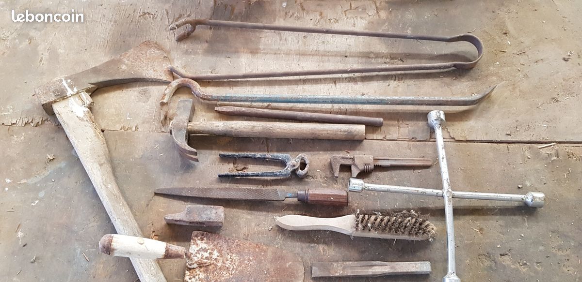 Lot de différents outils de bricolage (image 1)
