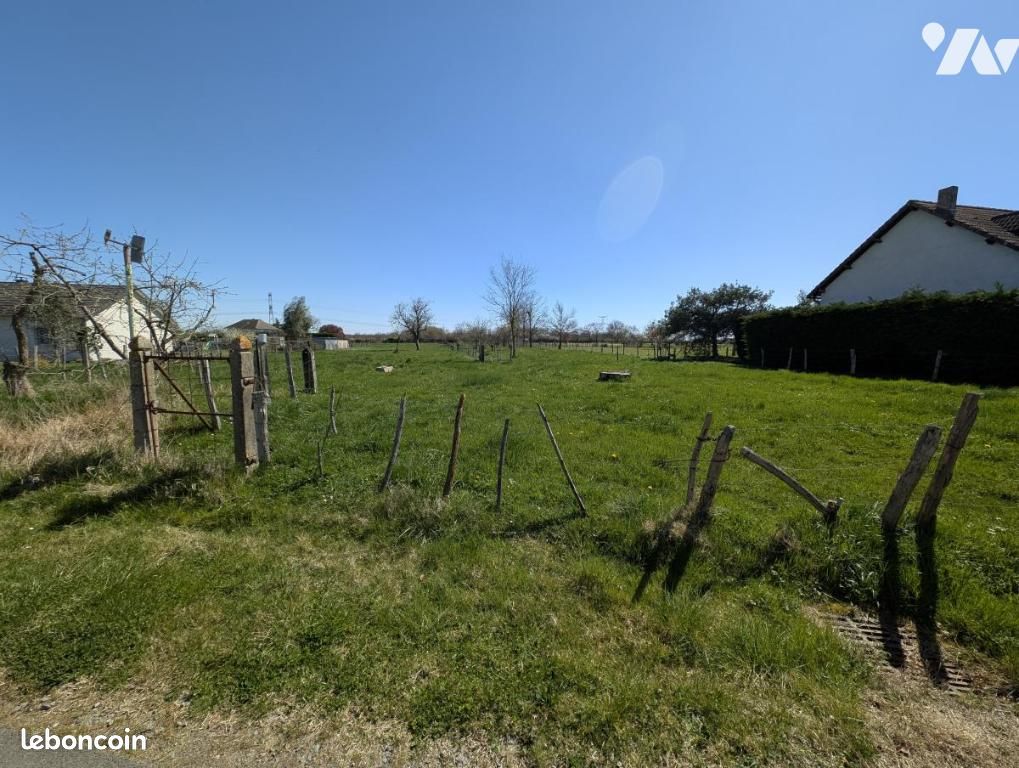 Terrain 2546 m² · à Saint-Pont · 2 546 m² · 39 200 €