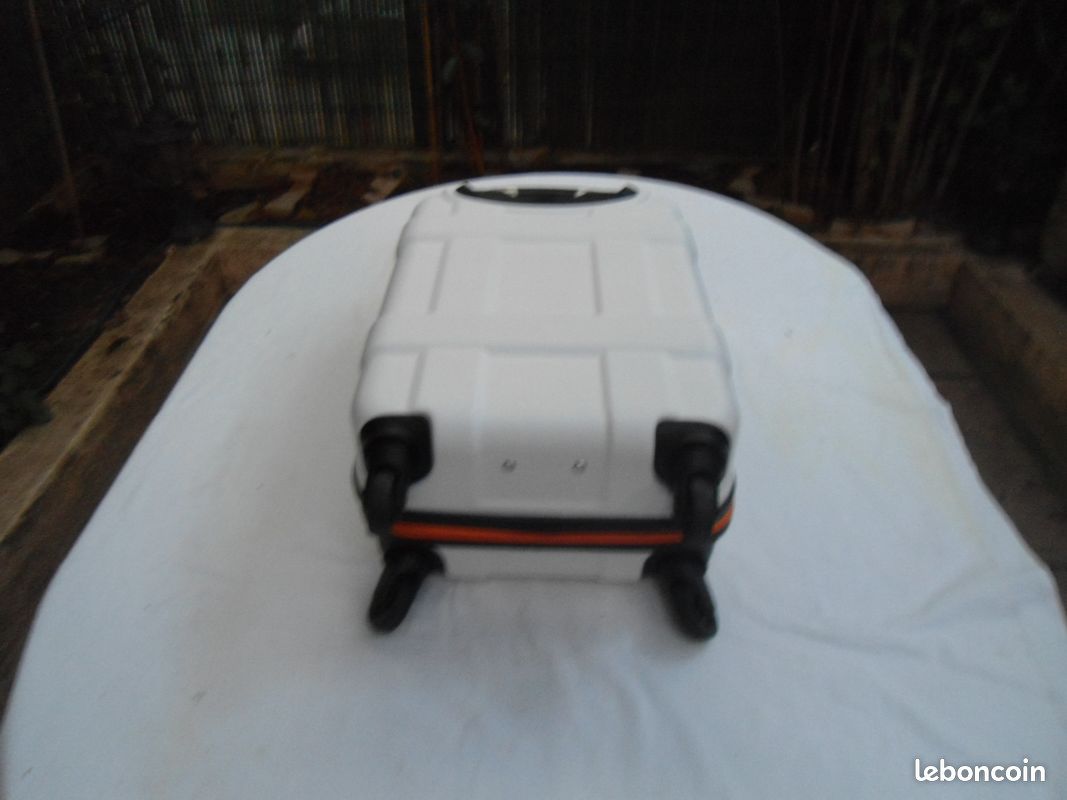 A vendre Valise de cabine Marque City Club (image 4)