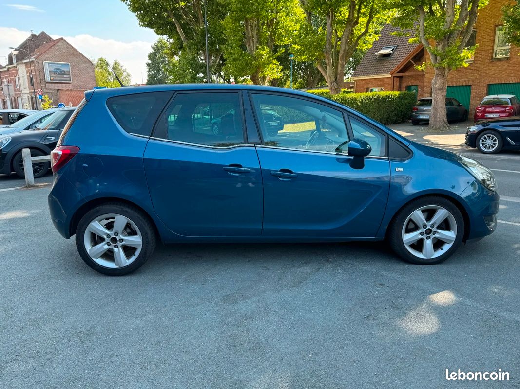 OPEL MERIVA 1.6 CDTI - 136 ch S&S Cosmo Pack PHASE 2 / Sièges et volant chauffants / Caméra de recul / Chaîne distrib (image 6)