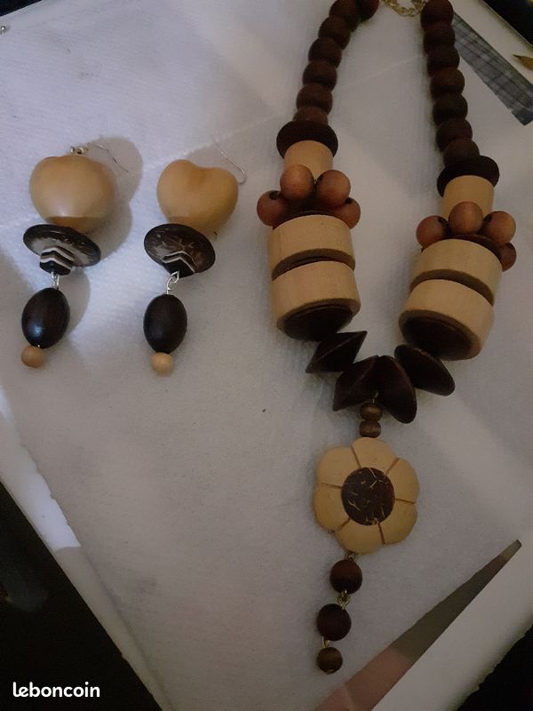 Collier et boucle oreille en bois 0663715524 (image 1)