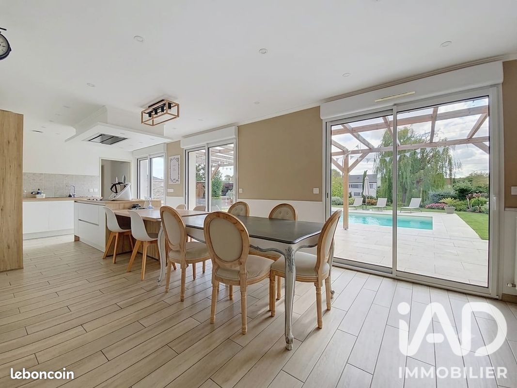 Maison 8 pièces 165 m² · à Breuillet · 165 m² · 620 000 €