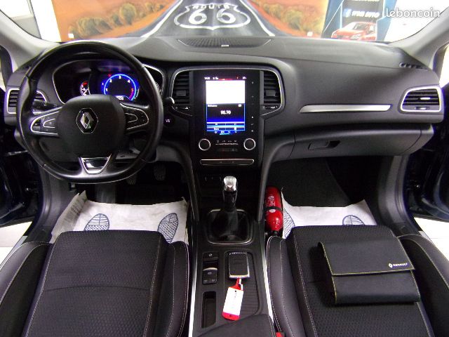 Renault Mégane IV 1.5 DCI 110cv Energy Bose Edition / Optionnée (image 3)