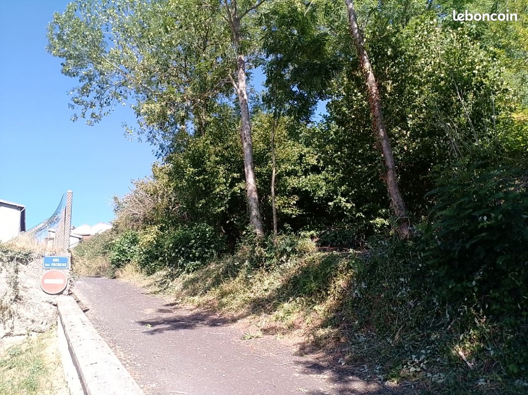 Terrain constructible st Rémy sur durolle · à Saint-Rémy-sur-Durolle · 15 500 €