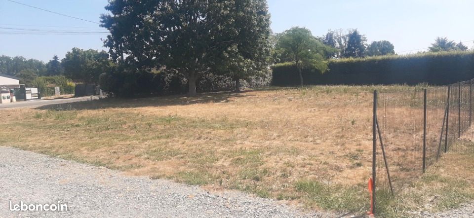 Terrain 1071 m² · à Changé · 129 000 €