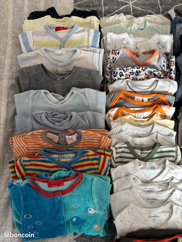 Vend lot 60 article bébé taille mois Vêtements bébé