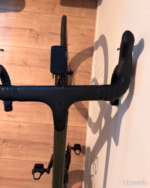 Canyon Aeroad CF SLX 7 Di2 (image 3)