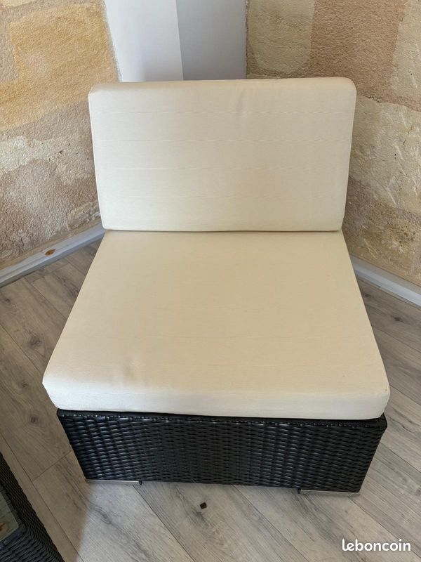 Fauteuil et table d'extérieur (image 2)