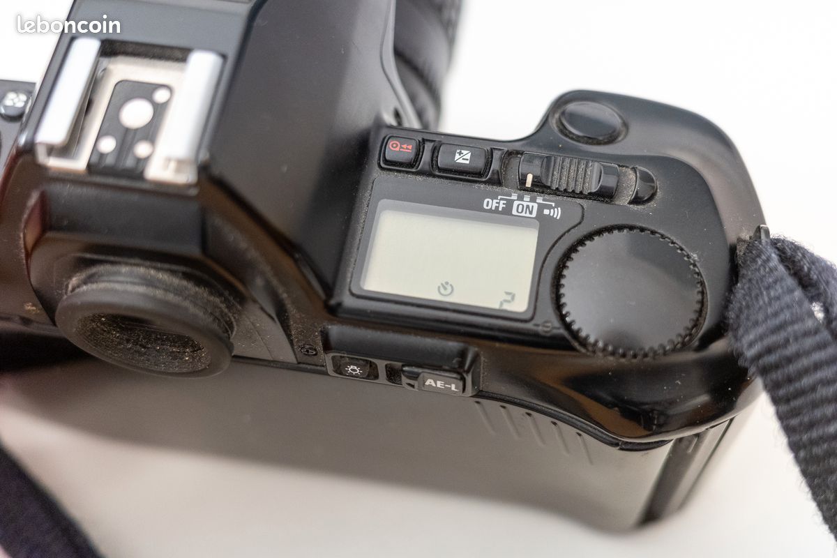 Appareil photo argentique Nikon F Eye Level noir [CLA'd] vintage reflex
