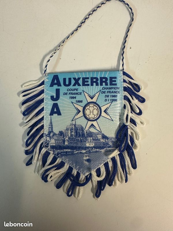 Fanion AJ Auxerre – Football – Couleur Bleue – Très Bon état