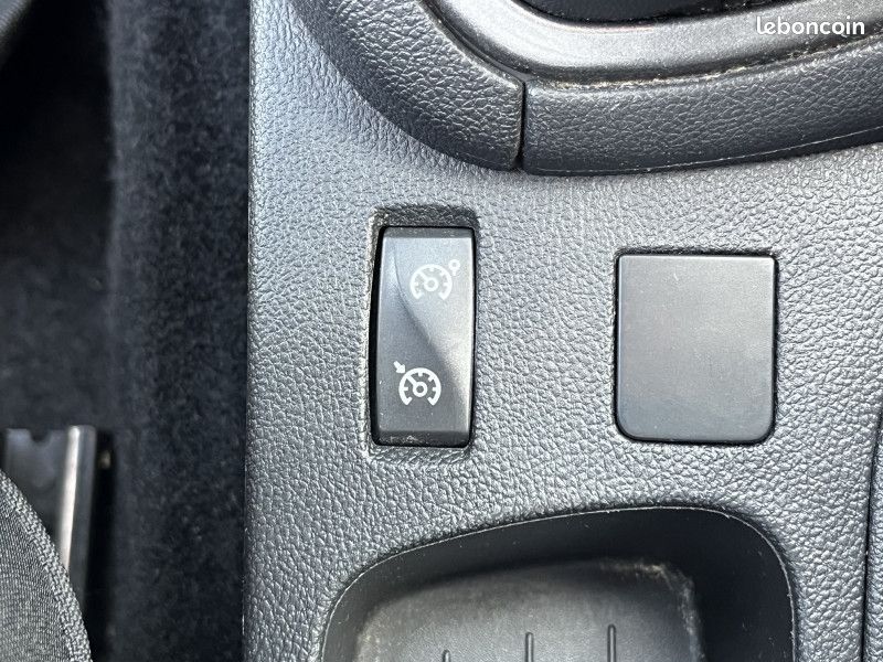 Renault CLIO IV 1.2 16V 75CH LIMITED 5P (image 16)