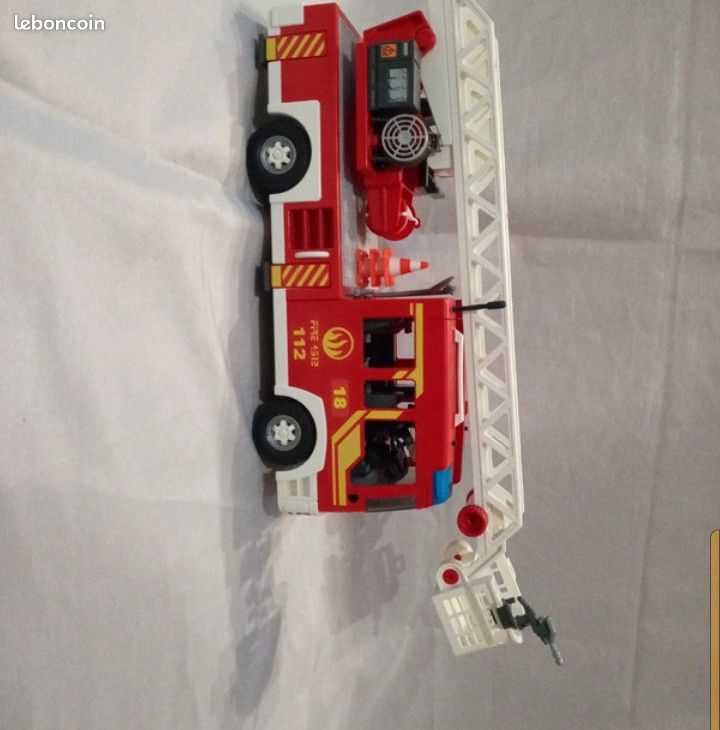 Camion de ponpier playmobil (image 1)